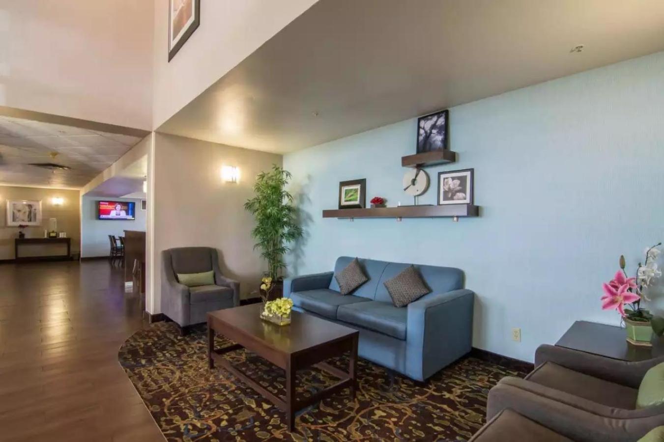 Comfort Inn & Suites South Calgary Ngoại thất bức ảnh